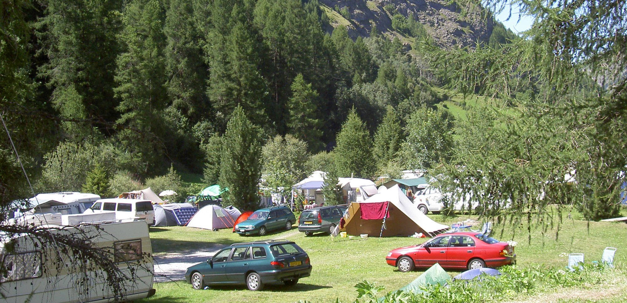 Emplacements de camping tente et voiture